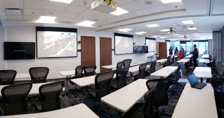 Salas-de-aprendizaje-Deloitte